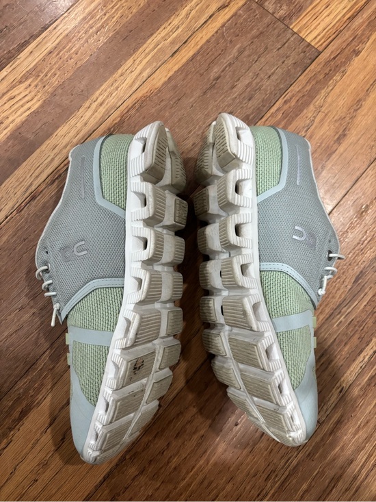 On Running Shoes - On Running Women's Light Gray and Mint Green Cloud Shoes